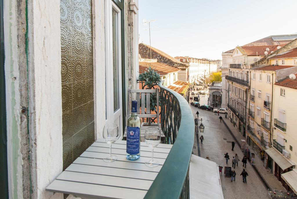 Chic 1-Bed Flat With Balcony, View And Workspace, 5Mins To Santa Justa Lift Lisbon Exterior photo