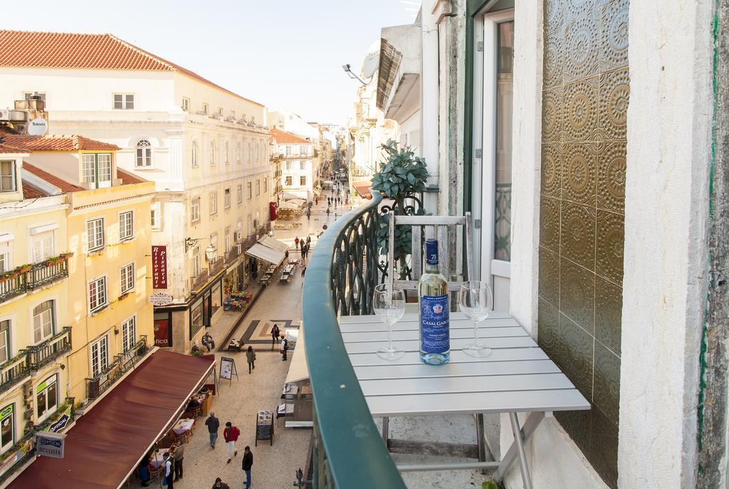 Chic 1-Bed Flat With Balcony, View And Workspace, 5Mins To Santa Justa Lift Lisbon Exterior photo